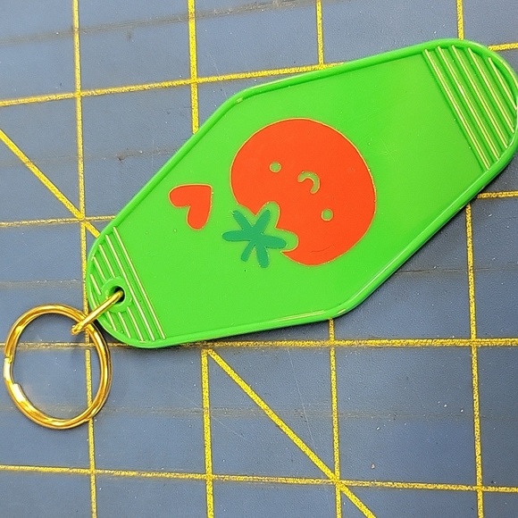 Tomato Motel 4" Keychain - Green and Red - Picture 1 of 1